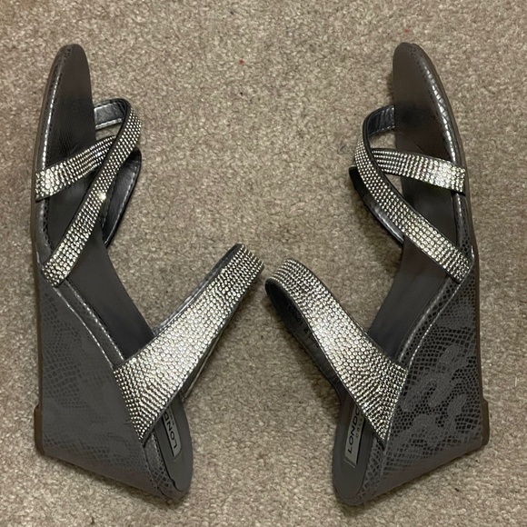 Shiny wedges with sparkly straps - Picture 2 of 4
